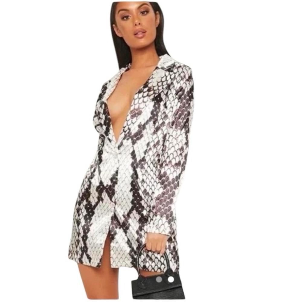 Pretty little things blazer size 6